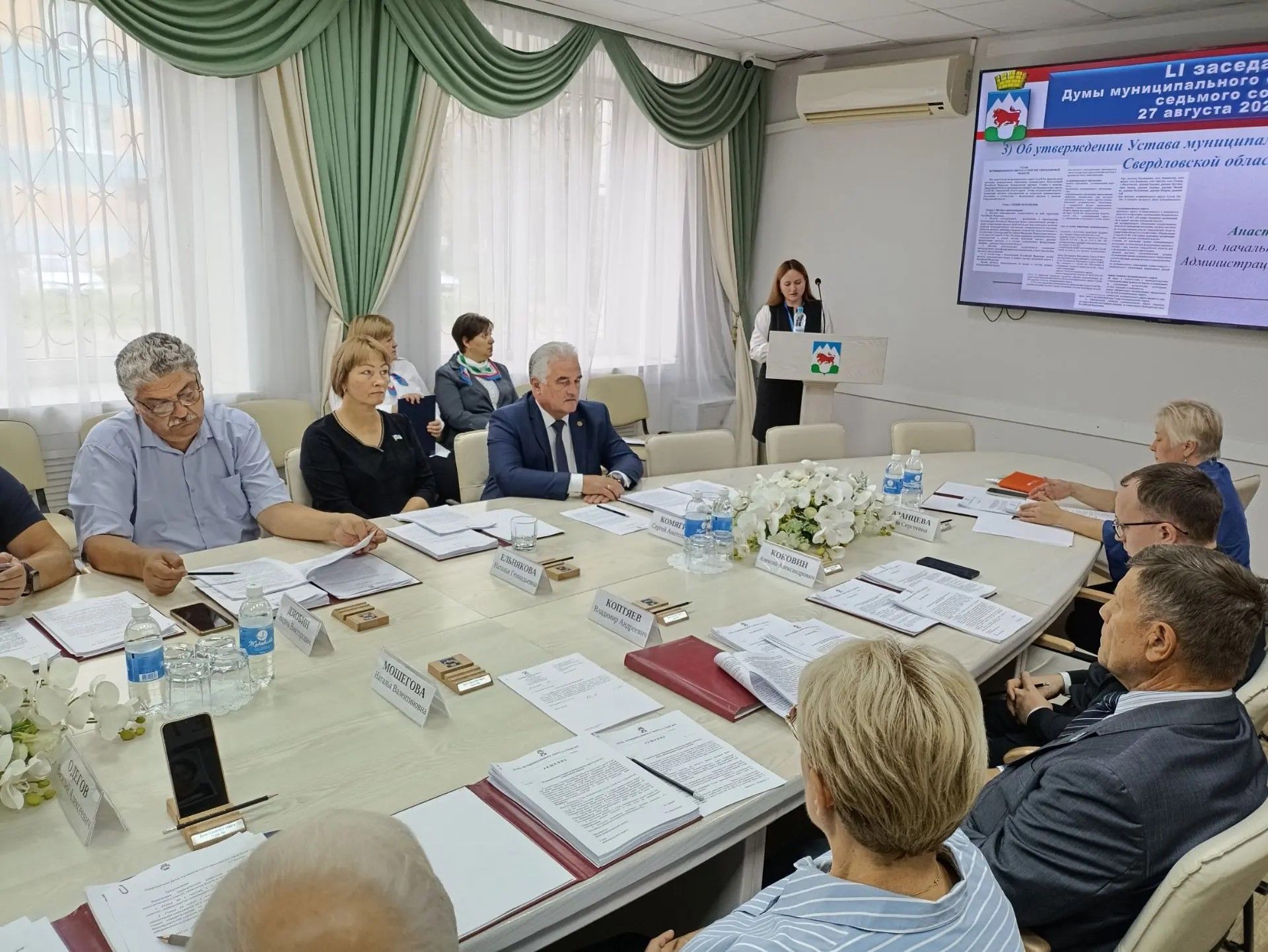 О результатах публичных слушаний по Уставу МО Сухой Лог депутатам доложила и.о. начальника юридического отдела А. Панова